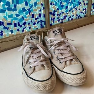Womens size 8 light grey converse